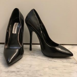 Steve Madden Black Leather Heel, like new!